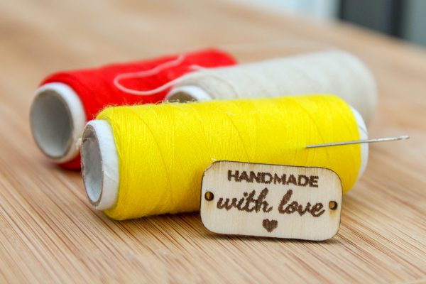 Drevená nášivka HANDMADE WITH LOVE