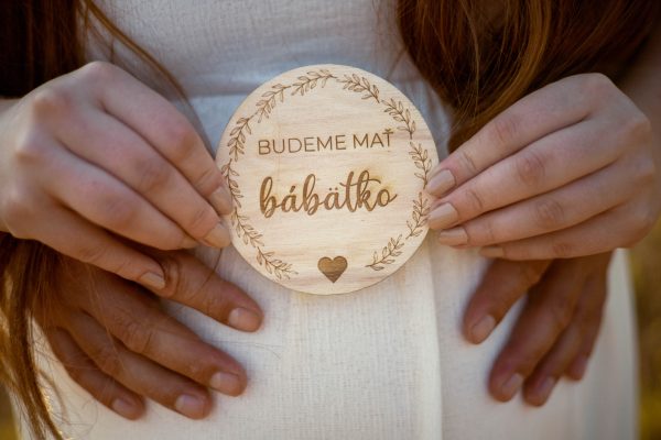 Drevený míľnik BUDEME MAŤ BÁBÄTKO